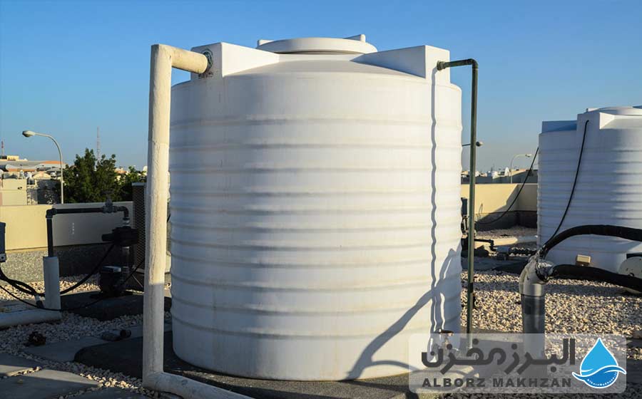 نقاشی مخزن آب با رنگ بازتابنده برای خنک نگه داشتن آب در تابستان