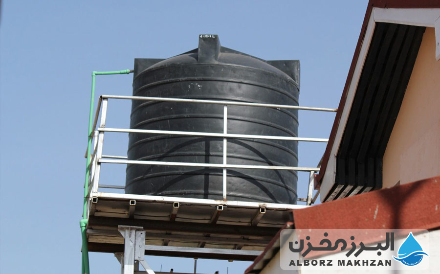 مخزن آب سیاه رنگ