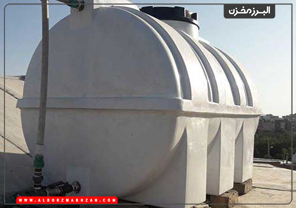 نصب مخزن آب پلی اتیلن در ارتفاع پشت بام